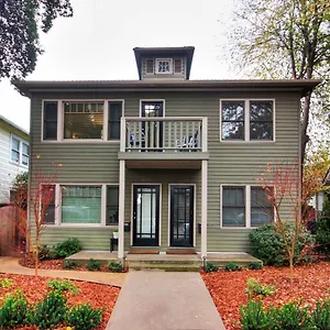 https://charming-2bed-french-colonial-apartment-in-desirable.bestsacramentohotels.com